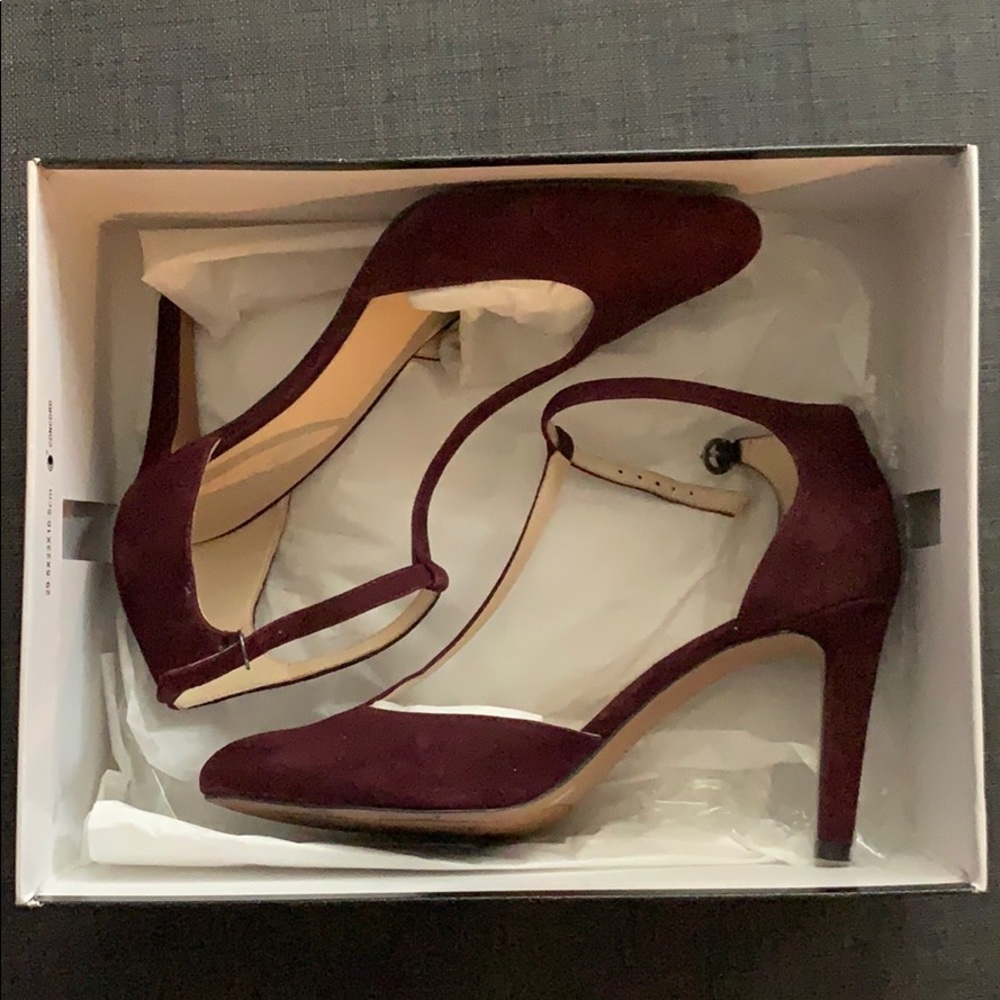 Burgundy Nine West T strap heels size 7.5
